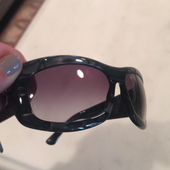 Ladies Gucci Marble Grey Sunglasses Like New!! - Picture 5 of 6